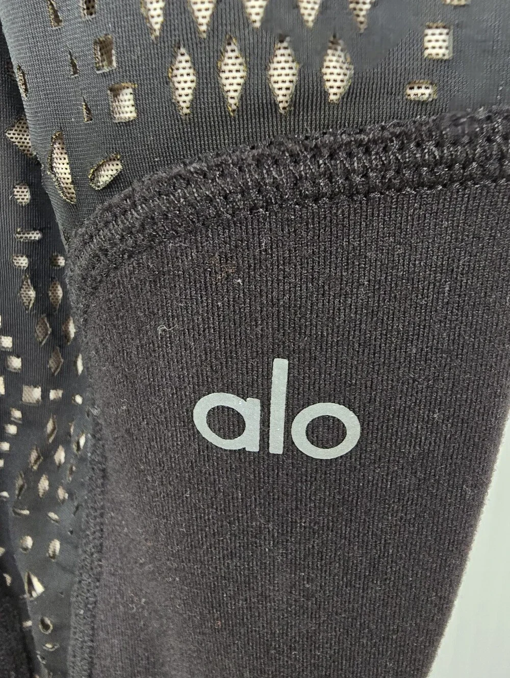 ALO West Coast Black Leggings Geometric Laser-Cut Panels Activewear Size XS